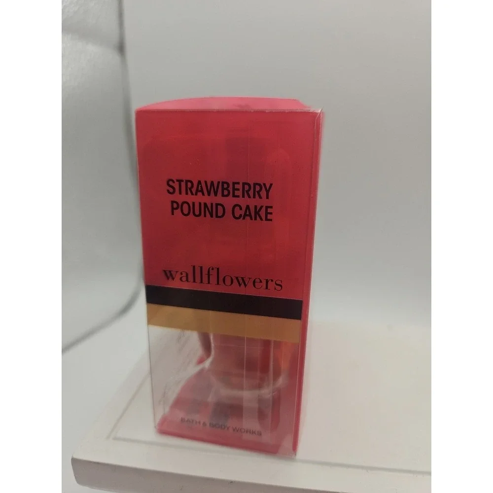 Bath & Body Works Strawberry Pound Cake Wallflowers Refills‎ 0.8oz 2pack